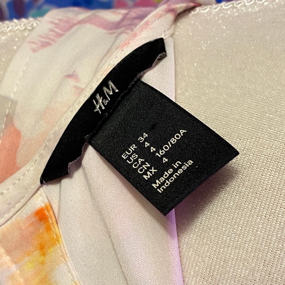 💕3 for $20💕 Floral Blouse with waist ruffle - Picture 5 of 7